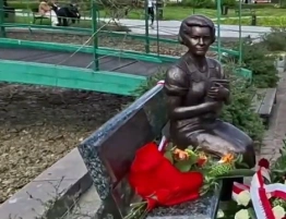 Pamięć, która uczy odwagi. W Rzeszowie stanęła ławeczka bł. Natalii Tułasiewicz