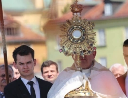 "Mamy obowiązek publicznego wyznawania wiary!" - ks. prof. Chrostowski o istocie Bożego Ciała i Eucharystii