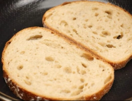 Kuchnia mojej mamy: Chleb z patelni - smażony na mleku
