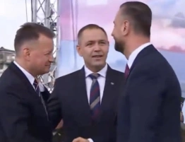 Kosiniak-Kamysz gratuluje Błaszczakowi. Wymowna scena w Łasku