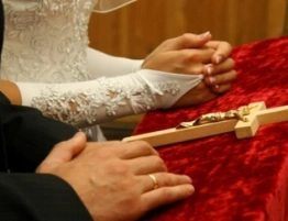 Watykan: nie dla poliamorii i poligamii, małżeństwo to związek mężczyzny i kobiety