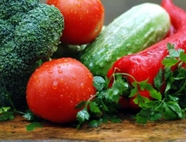 Wpływ wiosny na apetyt i nawyki żywieniowe: jak dostosować dietę do zmieniającej się pogody i dłuższych dni?