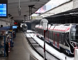 Warszawa. Paraliż w sercu stolicy po kolizji składów WKD. Są poszkodowani