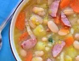 Kuchnia mojej mamy: Fasolowa na dobrej kiełbasie i wędzonym boczku