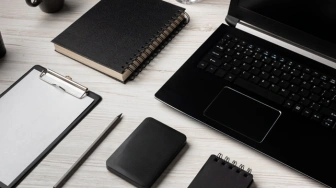 Gadżety do biura jako wsparcie komunikacji wewnętrznej - jak utrwalić hasła i wartości? [Materiał promocyjny]