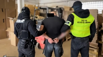 Zlikwidowali fabrykę „lewych” papierosów. Sześć osób w rękach policji