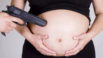 Były oficer marynarki: dożywocie za zamordowanie dziewczyny, która odmówiła aborcji