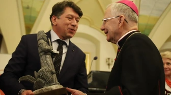 Statuetka za wierność sumieniu. Abp Marek Jędraszewski uhonorowany przez „Solidarność” Małopolski