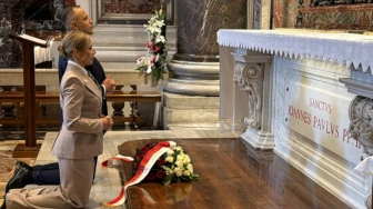 106. rocznica urodzin papieża. Prezydent modlił się przy grobie św. Jana Pawła II
