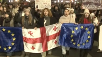 Kolegium elektorów wybrało prezydenta Gruzji. Ogromna demonstracja w Tbilisi