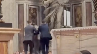 Szokujące sceny w Bazylice św. Piotra. Mężczyzna oddał mocz na ołtarz