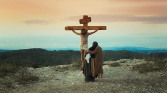 „Oburzył i obudził Francję”. Teraz „Najświętsze Serce” trafia do polskich kin