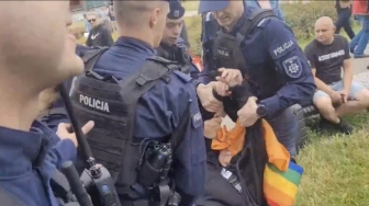 Prowokacje na marszu w Warszawie. W roli głównej „Babcia Kasia”