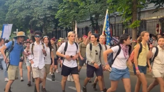 Młodzi Francuzi wracają do Chrystusa! Ogromna pielgrzymka z Paryża do Chartres