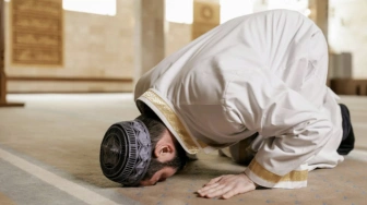 Niemieccy działacze zastąpili dekorację z okazji ramadanu życzeniami „Błogosławionego Wielkiego Postu”