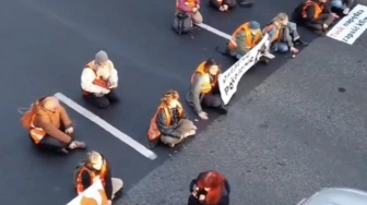 Ekoaktywiści terroryzują Warszawę. Zablokowana Wisłostrada