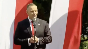 Tłumy Polaków przed Sejmem. Prezydent: Ten dzień to nasze zwycięstwo