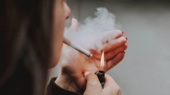 Efekt decyzji rządu. Polacy wracają do tradycyjnych papierosów