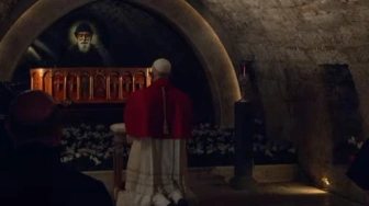 Leon XIV przy grobie św. Szarbela. „Uproś Kościołowi jedność, a światu pokój”
