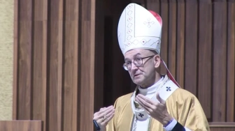 Abp Galbas: Zamiast obrażać się na masskulturę, powinniśmy ją chrystianizować