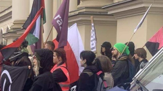 „Wszyscy migranci mile widziani!” W Warszawie pojawili się zwolennicy migracji