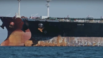 Dwa rosyjskie tankowce „floty cieni” w ogniu na Morzu Czarnym u wybrzeży Turcji