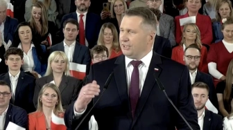 „Nawet szambiarze są bardziej rzetelni…”. Lider KOD uderza w żonę prof. Czarnka