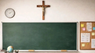 Katechetka z Kielna: Pierwszy raz krzyż zdjęto we wrześniu