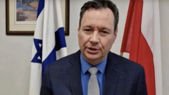 Ambasador Izraela przypomina się Polakom. Tym razem… chwali działania Tuska wokół Orlenu