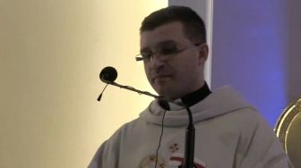 Kolejny „charyzmatyczny” ksiądz zrzuca sutannę. Ks. Kralka żegna się z wiernymi