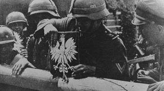 Manipulacje zamiast faktów. Niemieckie podręczniki a obraz wojny i Polski