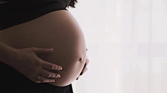 „Pasożyt”. Szokujące słowa ginekolog o ciąży i dziecku w łonie matki