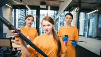 Dlaczego warto skorzystać z usług profesjonalnej firmy sprzątającej w Warszawie? [Materiał promocyjny]