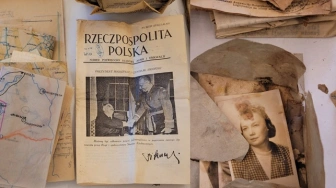 Sensacyjne odkrycie na Saskiej Kępie – dokumenty AK pod podłogą