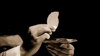 Eucharystia. Jedyne lekarstwo na śmierć