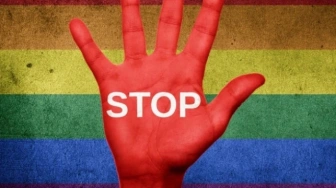 Sportsmenki plecami do podium w proteście przeciw transgenderowemu współzawodnikowi