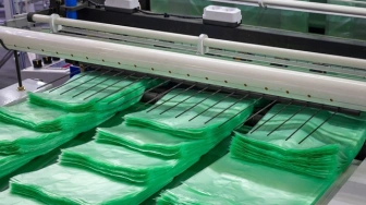 Worki foliowe z nadrukiem — skuteczny sposób na promocję marki [Materiał promocyjny]
