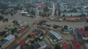 Woda zalewa Głuchołazy. Burmistrz: Toniemy