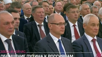 Tak wygląda „radość” na twarzach obecnych przy podpisywaniu dekretów przez Putina