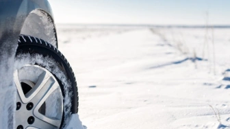 Jak wybrać idealne opony na sezon zimowy? To musisz wiedzieć​ [Matriał promocyjny]