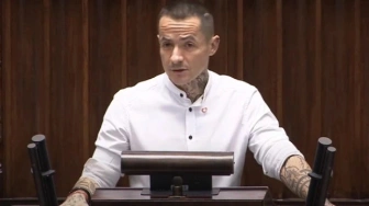 Poseł KO zawieszony po wprowadzeniu skazanego za pedofilię na posiedzenie zespołu ds. dzieci