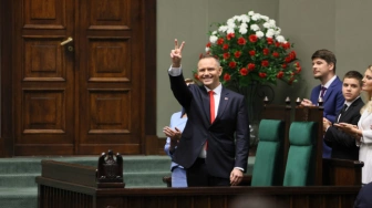 Niemcy: Nawrocki popiera „teorię spiskową”, że RFN celowo podrzuca Polsce migrantów