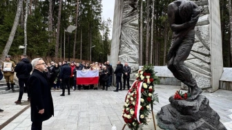 Prowokacje w Katyniu. Rosyjscy „aktywiści” próbowali zakłócić polskie uroczystości pamięci