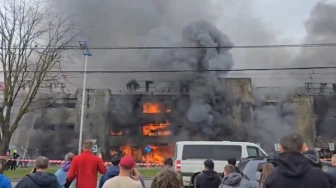 Królewiec. Trzypiętrowe centrum handlowe stanęło w płomieniach [Wideo]