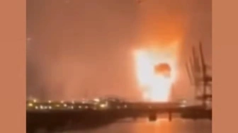 Największy rosyjski port nad Bałtykiem pod ostrzałem [Wideo]