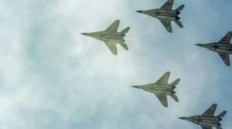 MiG-i za drony. Prezydent Nawrocki prostuje medialne doniesienia: „Nie ma konfliktu z polską polityką”