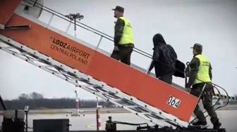 Tusk Spotem w migrantów - Może jeszcze zacznie rysować kredkami po asfalcie?