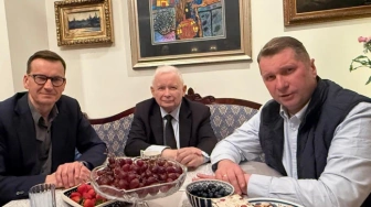 Kryzys w PiS zażegnany? J. Kaczyński publikuje zdjęcie i dodaje: Do zwycięstwa!