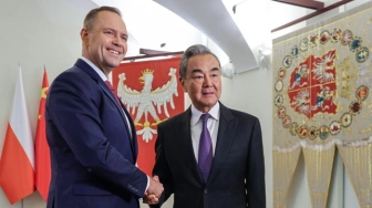 Prezydent Nawrocki spotkał się z szefem chińskiej dyplomacji - Polska stawia na bezpieczeństwo i handel