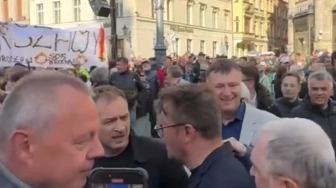 Kolejna dziennikarka poturbowana na wiecu Trzaskowskiego: „Poczułam kopnięcie i uderzenie w brzuch”